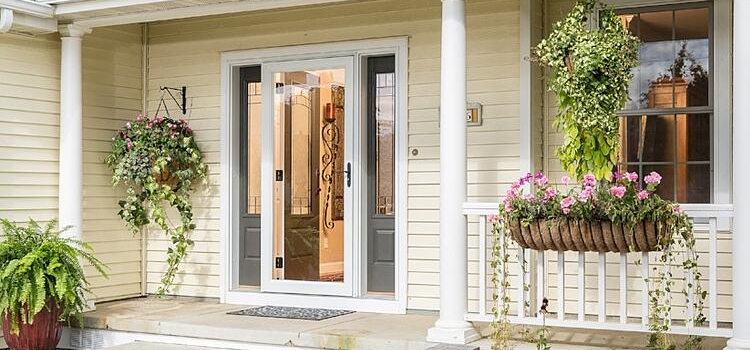 screen door installation in El Sobrante